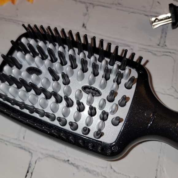 CONAIR Infinity Pro Smoothing Hot Brush - Picture 2 of 8